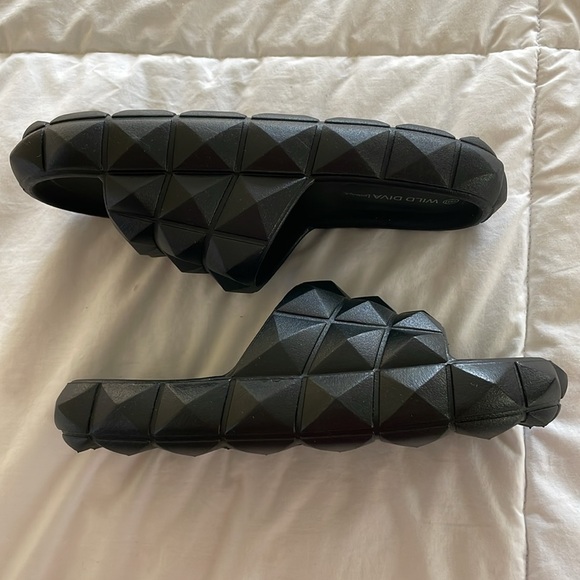 Wild Diva slides - Picture 3 of 5